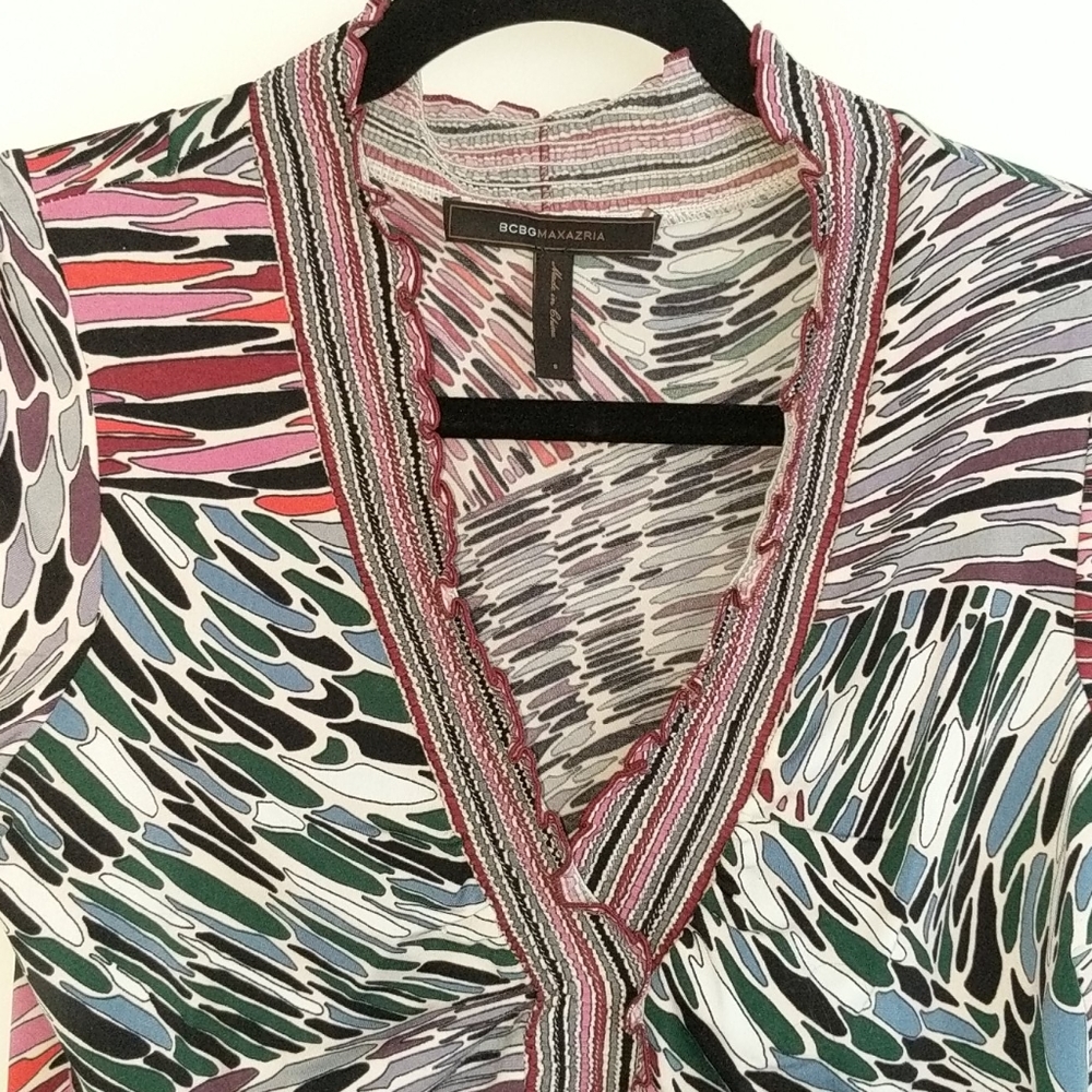 BCBG stretchy top multi color short sleeve